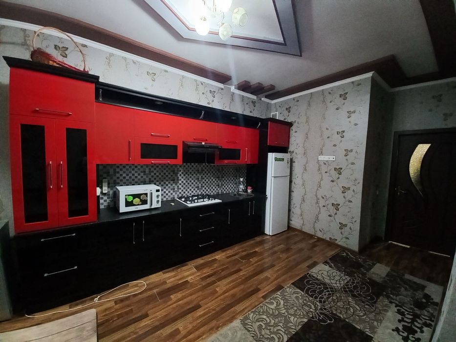 Аренда Новастройка 4 хонали 2 та санузел 3 этаж Микрорайонда жойлашган