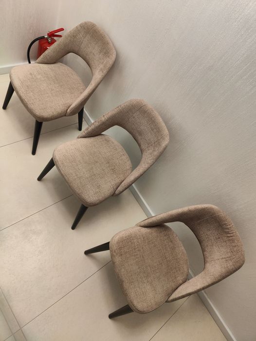 Vând 4 scaune tapițate