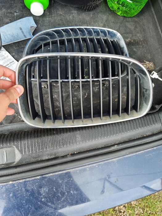 Vând grile bmw seria 1 e87!
