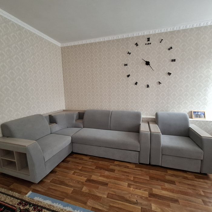 Продам угловой диван с креслом