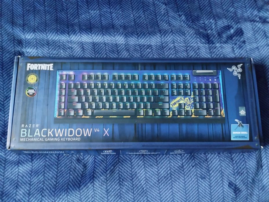 Vând tastatură Razer BlackWidow V4 X Fortnite Ed