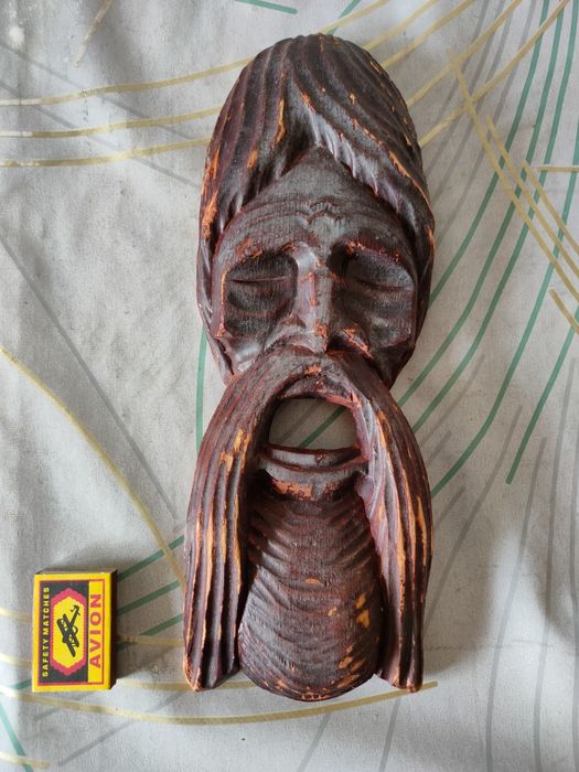 Маска деревянная настенная