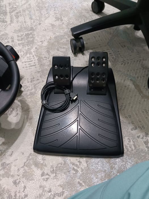 Продается игравой руль Logitech Drivingg Force GT