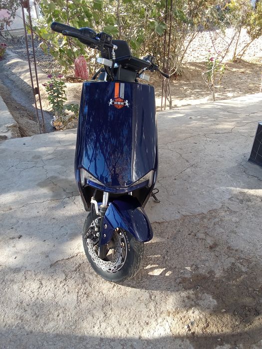 Skuter sotiladi..!
Skuter kattasidan
6 ta akumlator 72 volt 
Tezligi 7