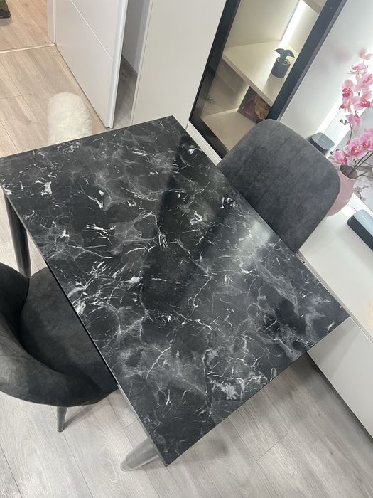 Masă + 2 scaune tapițate