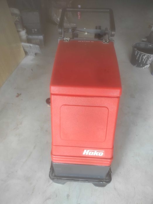 Почистваща машина за под..