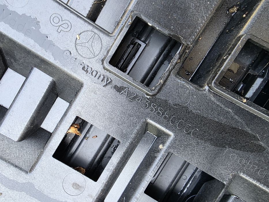 Mercedes benz EQB EQA 2022 решетка предна броня