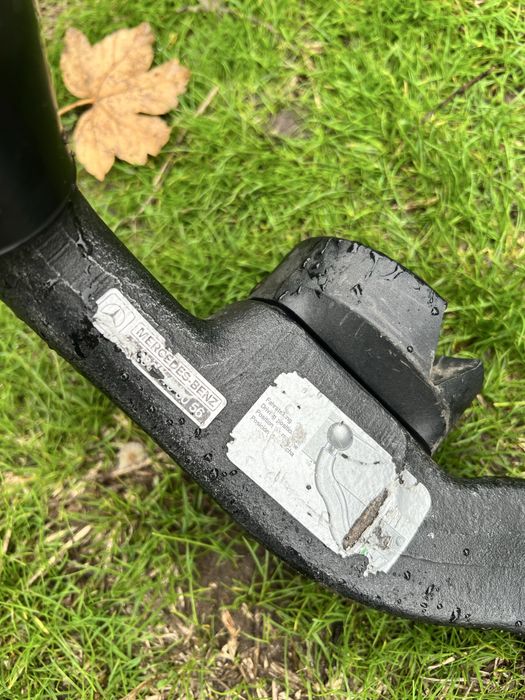 Теглич за mercedes c class с изместен център