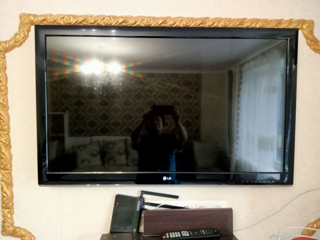 Продается телевизор ЖК,в отличном состояний,диагональ 105 см.