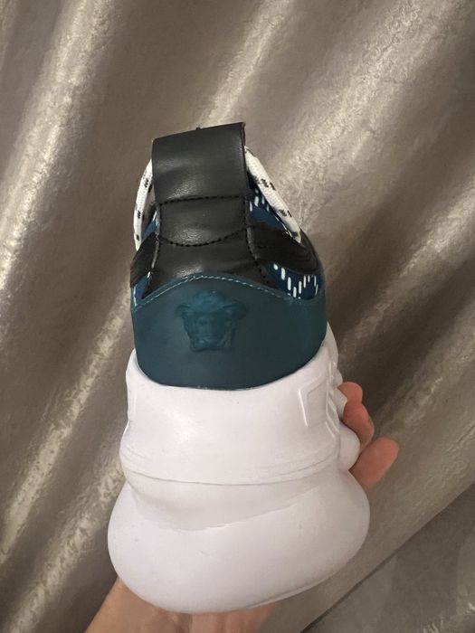 Versace chain reaction