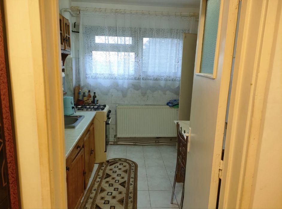 Vand apartament 3 camere decomandat zona General Christian Tell