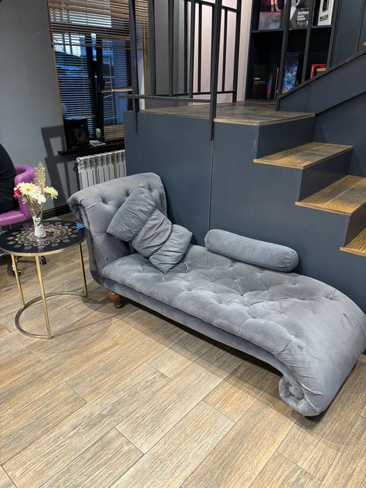 Продается диван для гостиной