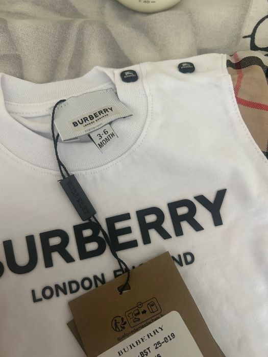 Compleu Burberry mărimea 3/6 luni
