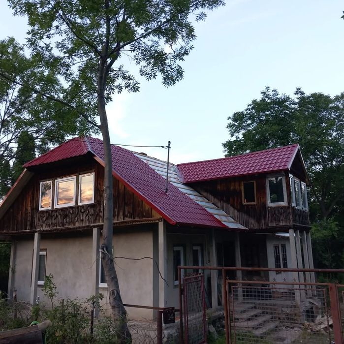 Acoperiș reparații montaj tablă țiglă metalic Hidroizolatii atic bloc