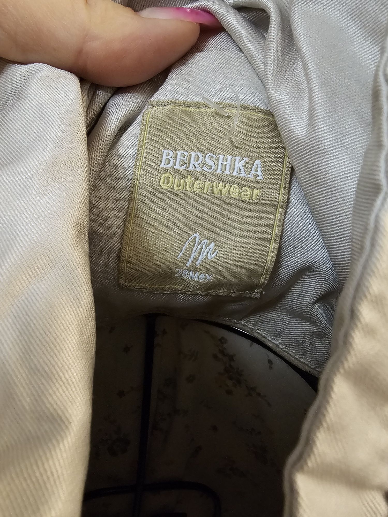 Geaca crem Bershka