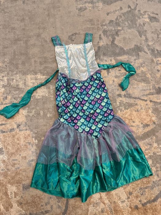 Продам костюм для девочки