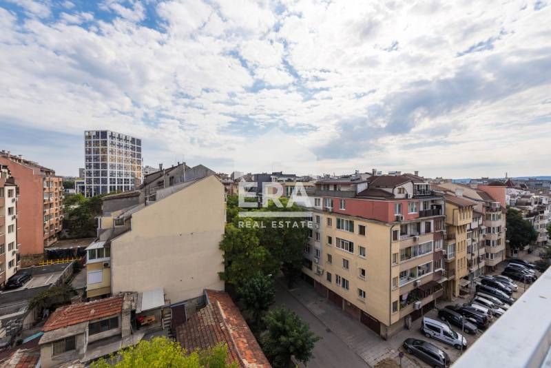 Тристаен, ексклузивен, обзаведен апартамент за продажба, в тухлена сгр