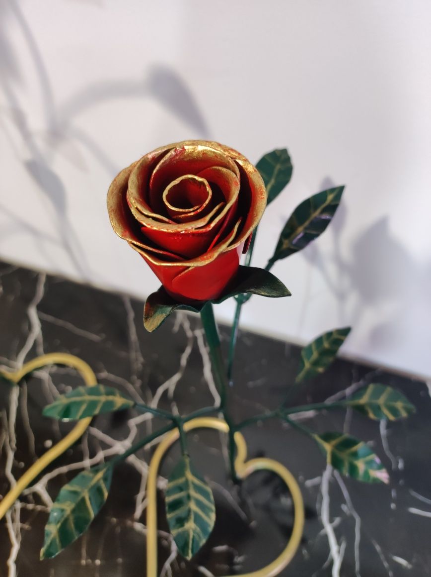 Розы, кованые цветы
