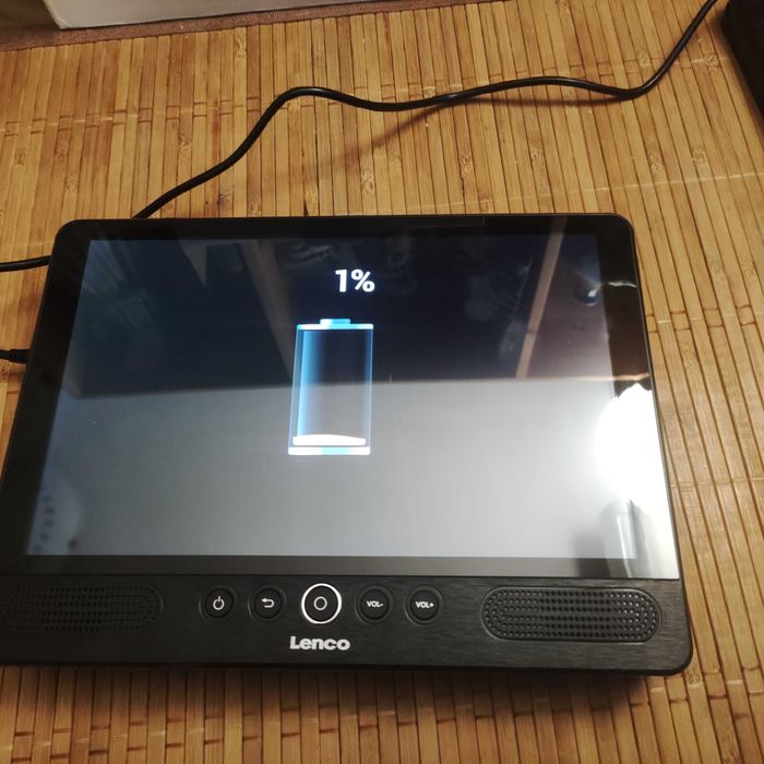 Таблет Lenco 10" и DVD плеър - 2в1