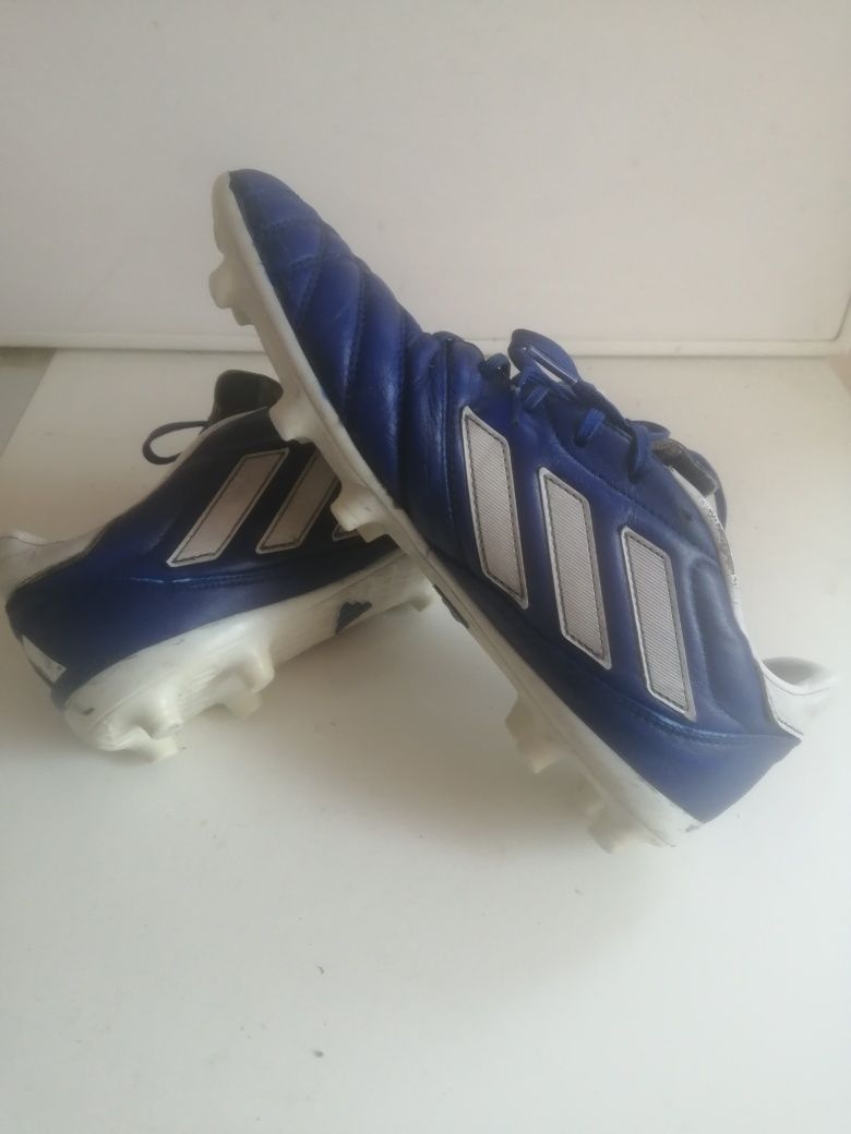 Футболни Бутонки, маркови,, Adidas.