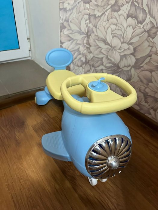 Продам детскую машинку