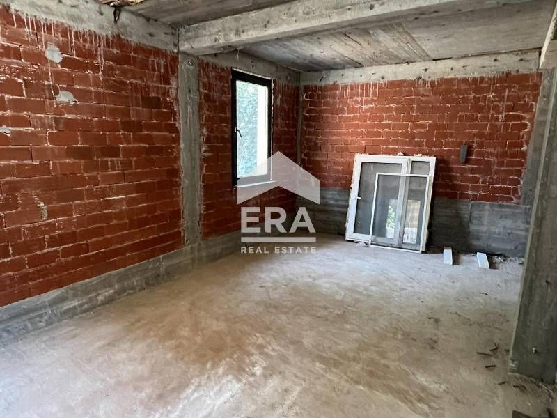 Нова двуетажна къща в кв. Любен Каравелов