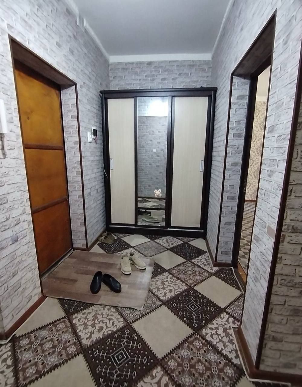 Квартира на Дархан 2/2/9 общ пл 65м  Отдельный вход