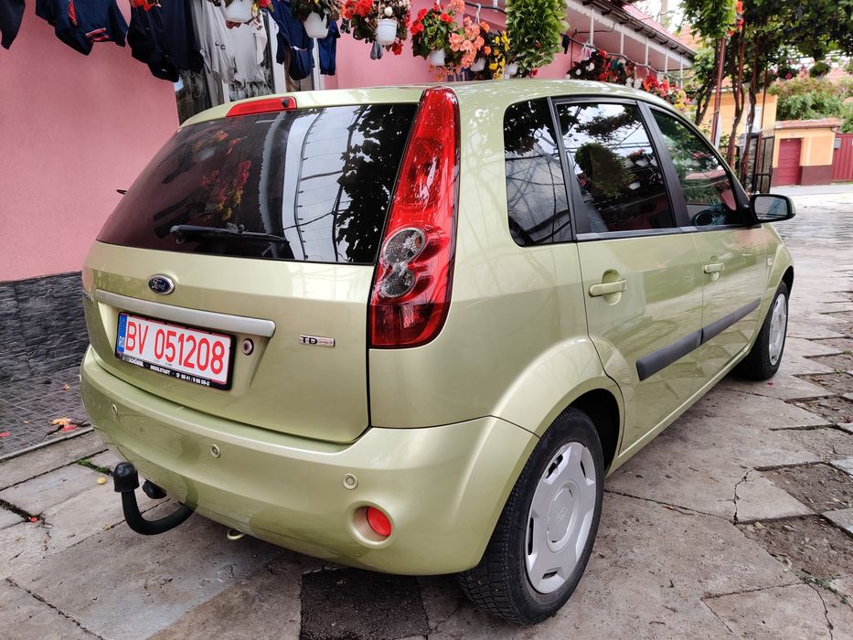 Vând Ford Fiesta 1,6 tdci 90 cp