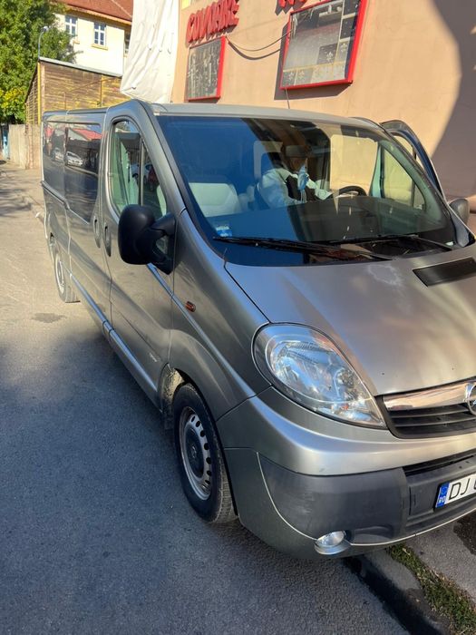 Opel vivaro 2.0 mixt 5+1locuro si marfa