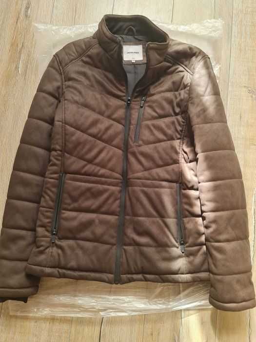 ЗИМНО  ЯКЕ - jack & jones  / размер м / ново - без забележки