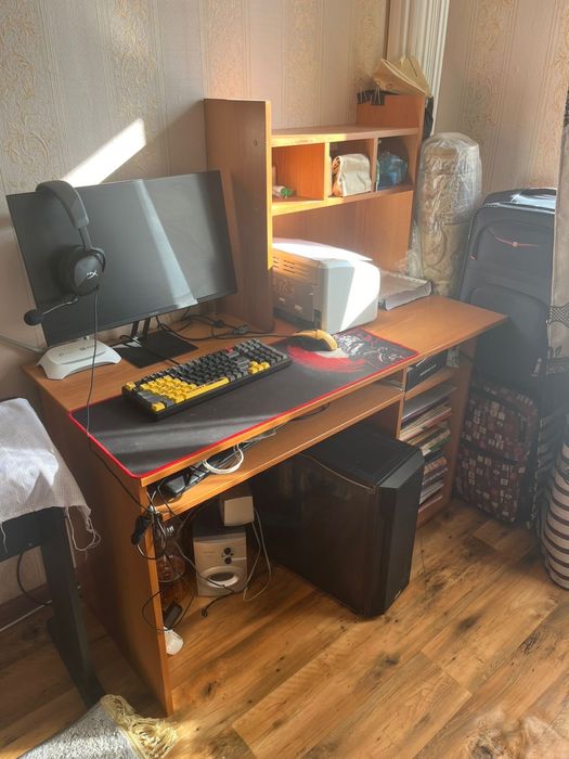 Продам компьютерный стол