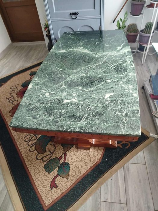 Masă din lemn masiv cu blat de marmură