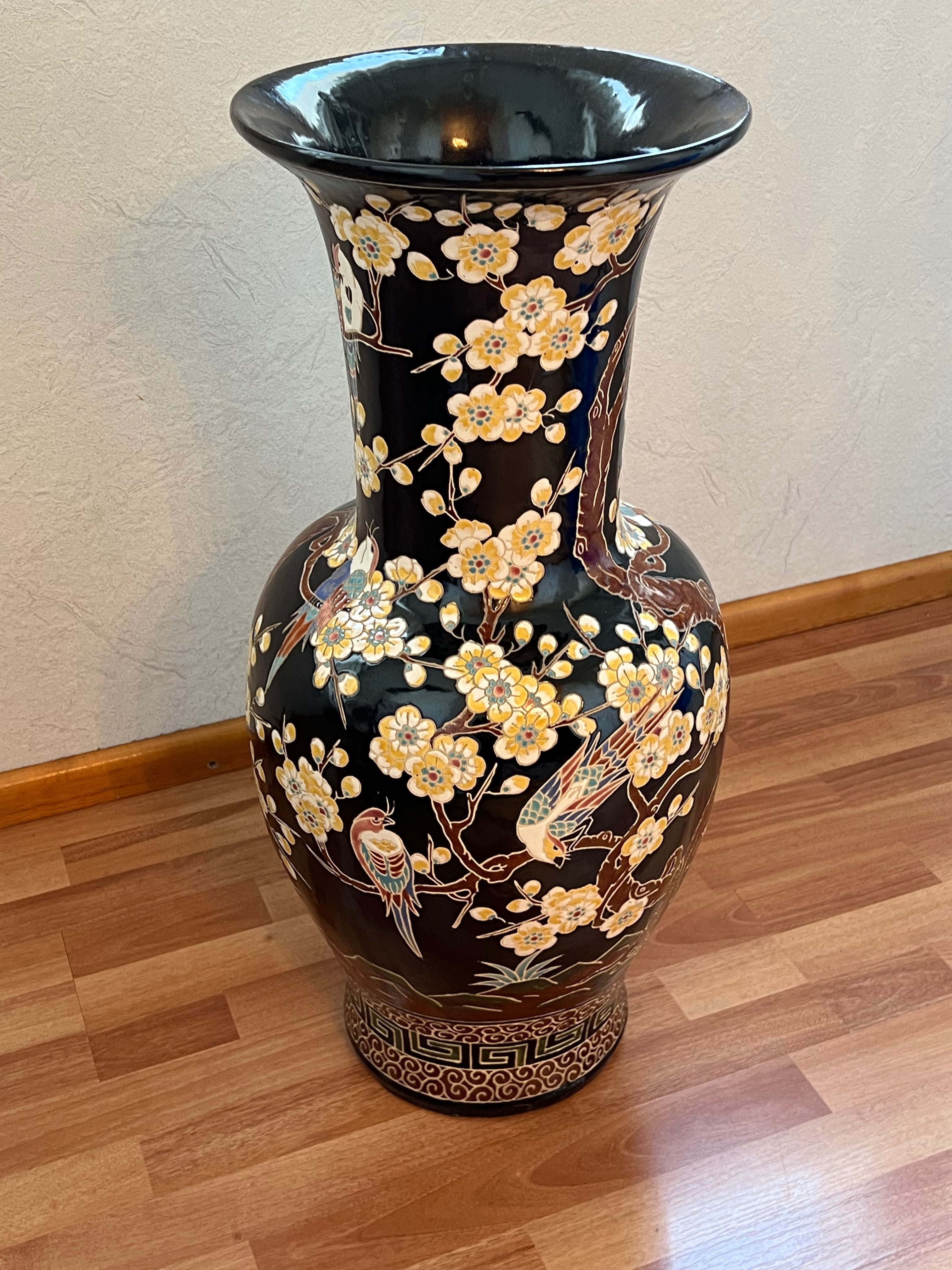 Напольная ваза, декор