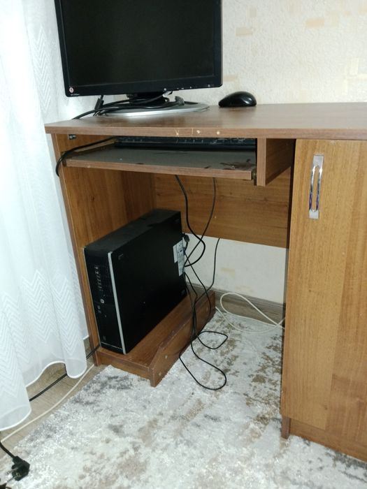 Письменный стол в хорошем состоянии

Продаю удобный и прочный письм