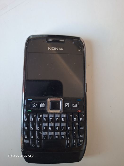 Vand telefon nokia E71