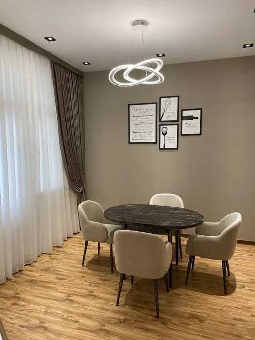 2-комнатная квартира евро ParisienОриентир: ул. Мукимий 72 м²;
