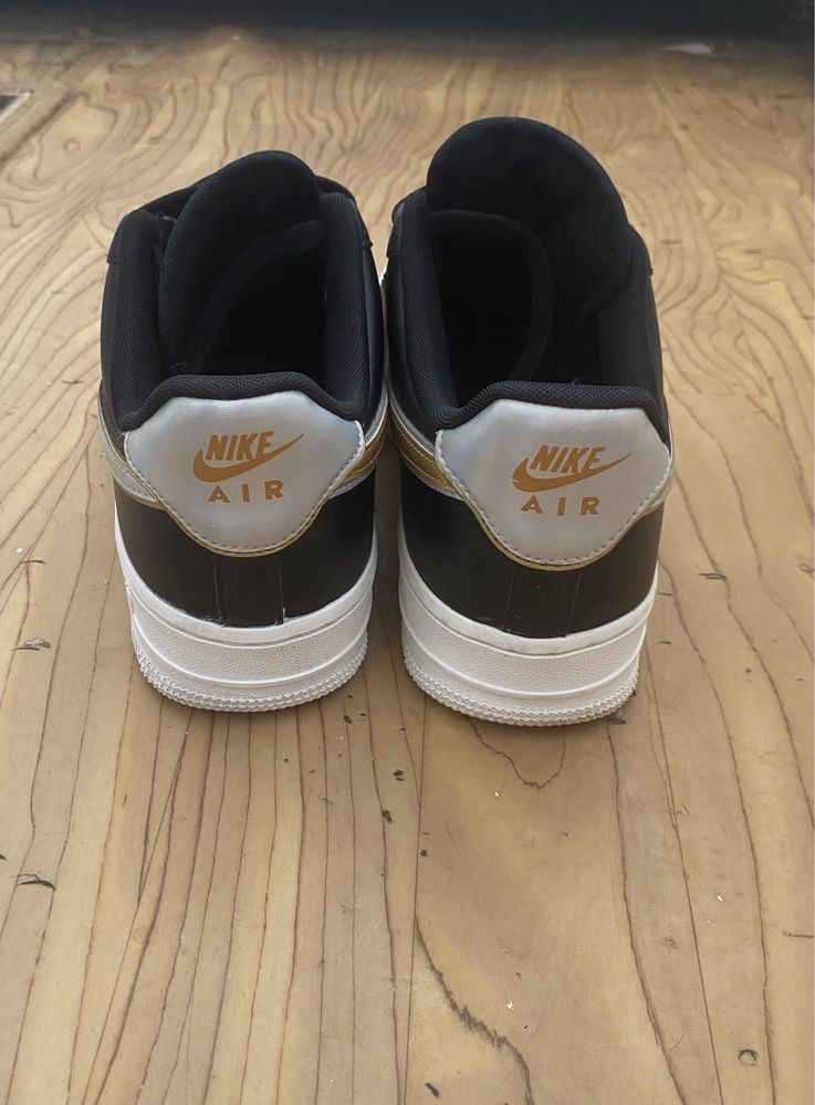 NIKE Спортни обувки WMNS AIR FORCE 1 '07 MTLC