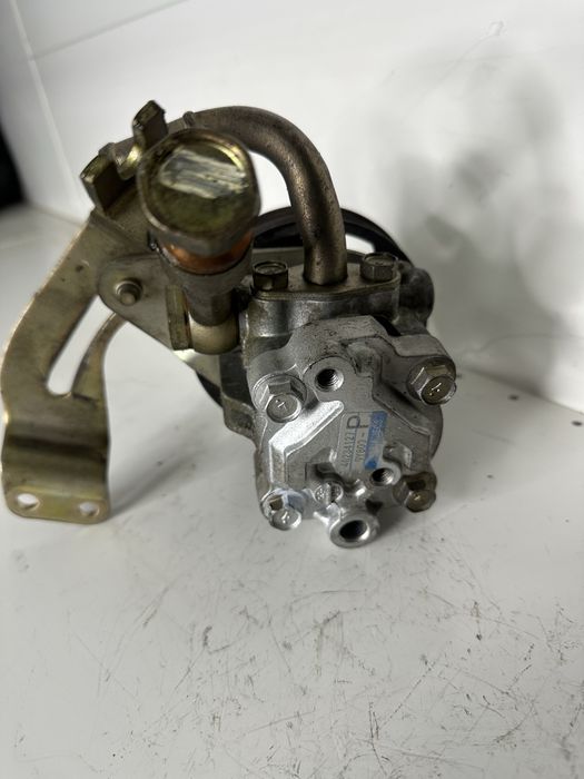 Гур насос Nissan на двигатель серий VQ привозной б/у оригинал