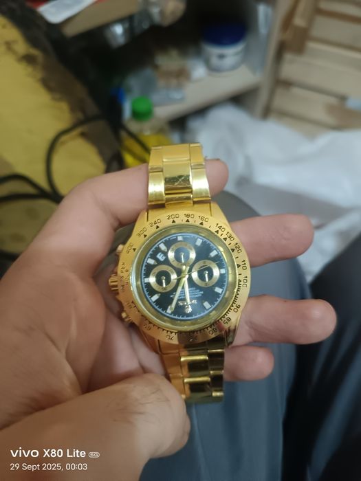 Продавам часовник
