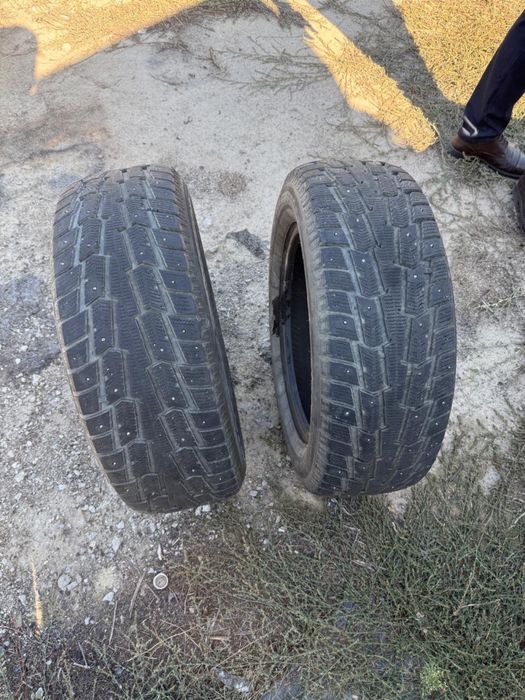 Продам зимнюю резину 215/60/R16