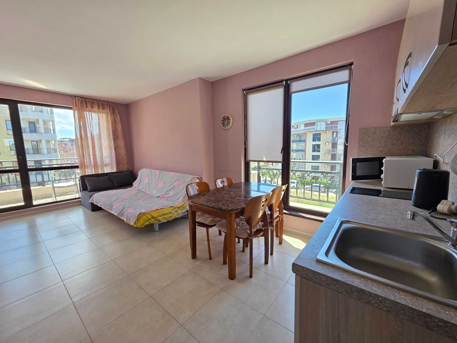 Продава се Двустаен апартамент в к.к. Слънчев бряг - 66 кв.м за 1137 €/кв.м - Снимка #2