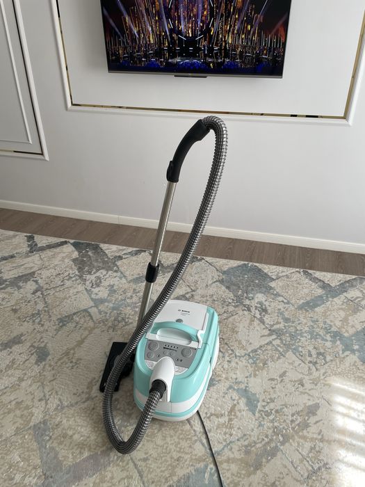 Пылесос Bosch BWD420HYG голубой, комплект, все аксессуары