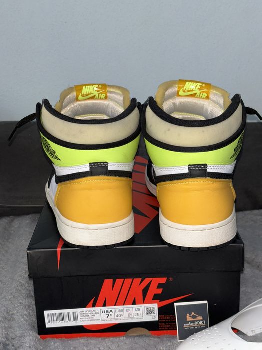 Jordan 1 high OG “volt gold”( nike yeezy track versace j4)