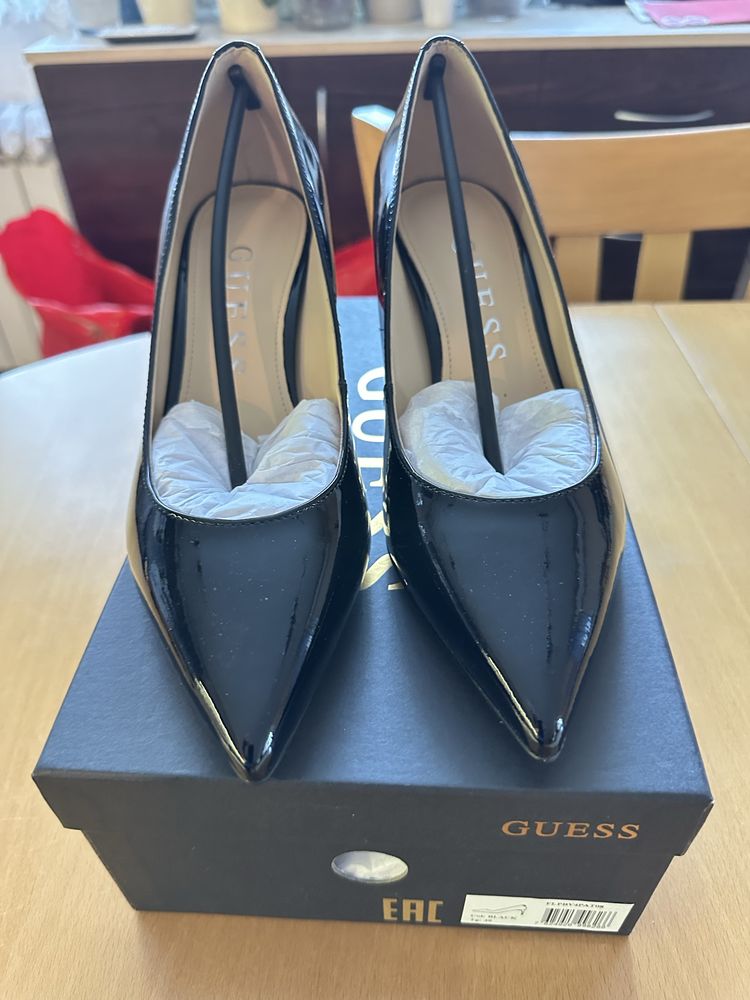 GUESS  обувки естествен лак