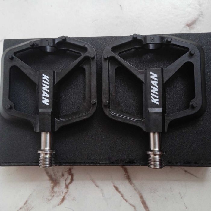 Карбонови педали, титаниева ос 140g