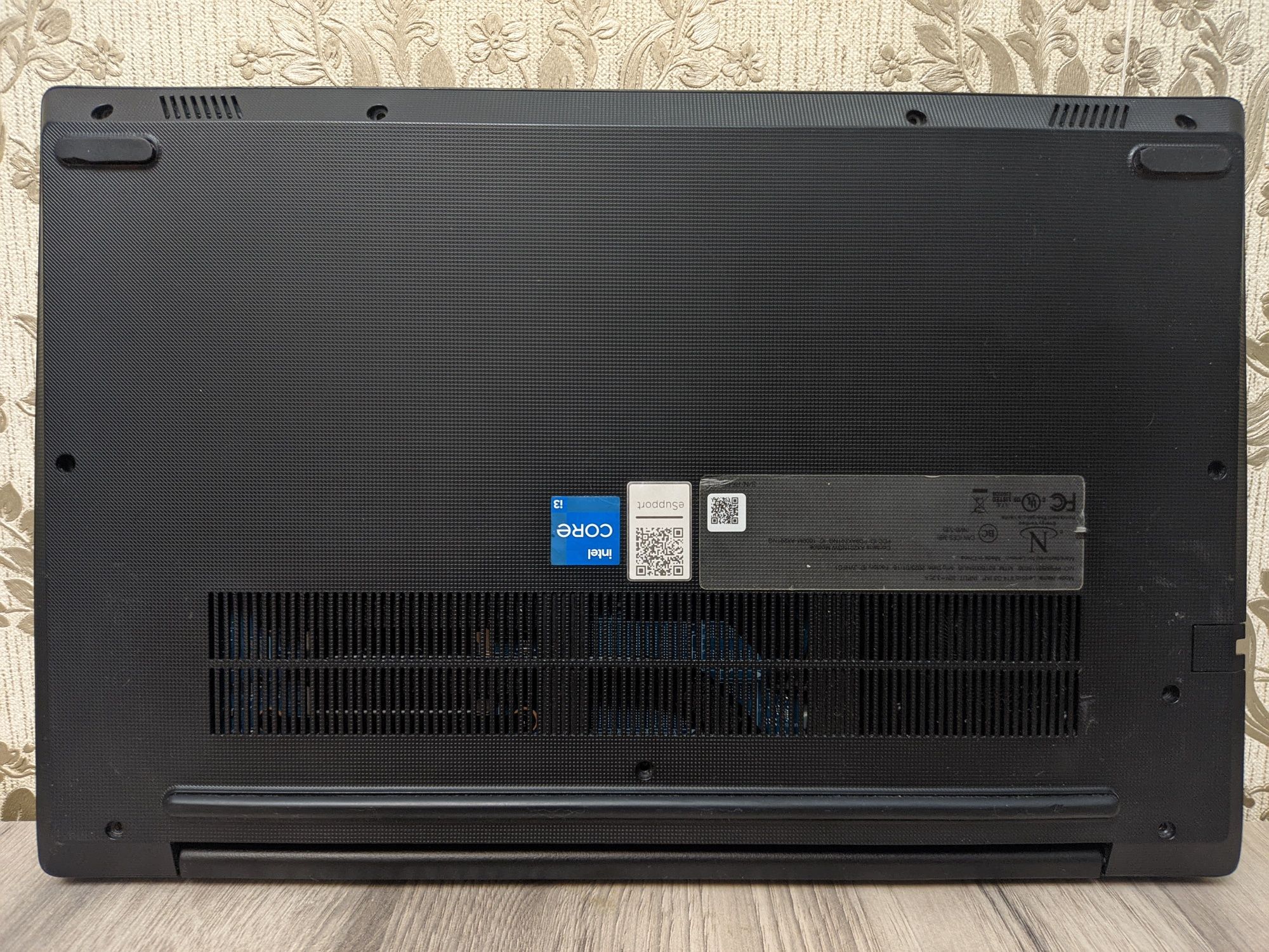 Ноутбук Lenovo V14 G3 IAP - i3-1215u - 4/256 GB