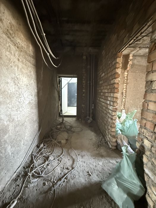 Vokzalda karopka kvartira sotiladi 2 etajda