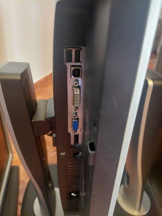 3x Monitor Dell 22 inch + bonus