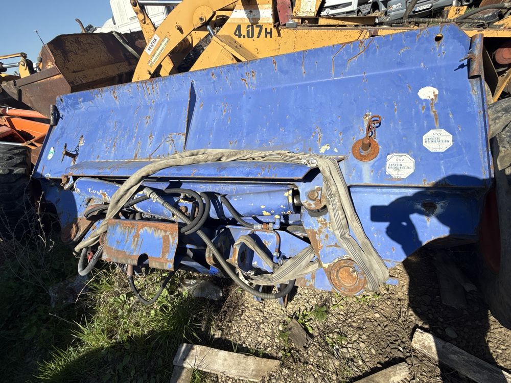 Cupa hidraulica tip buldozer pentru vola