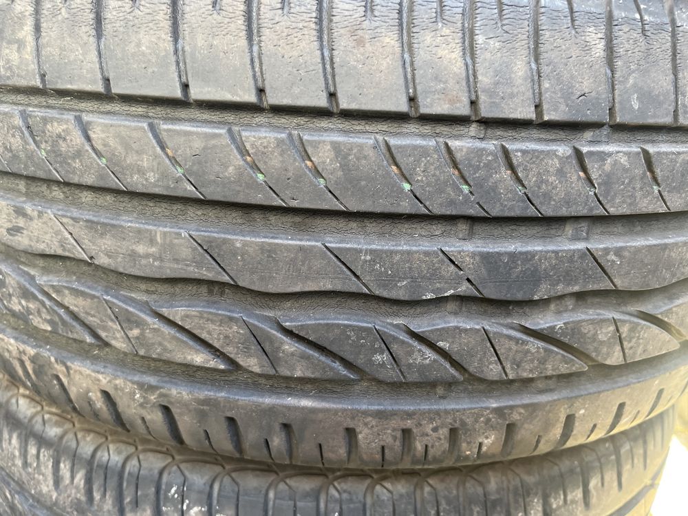 Продавам 4бр летни гуми Bridgestone 215/45R16